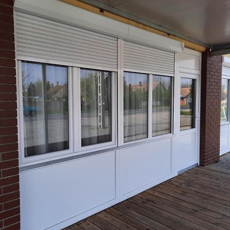 Fenyo Apartman Apartamento Nagykáta Exterior foto
