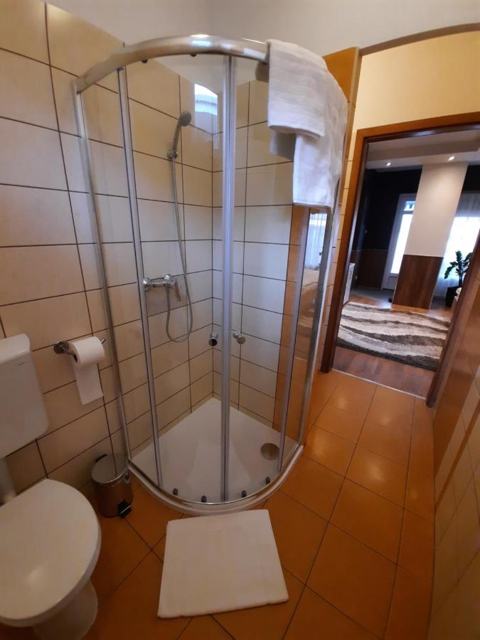 Fenyo Apartman Apartamento Nagykáta Exterior foto