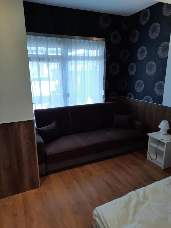 Fenyo Apartman Apartamento Nagykáta Exterior foto